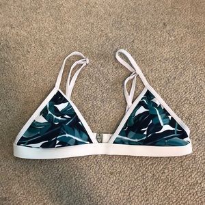 Leaf print bikini top size small never worn